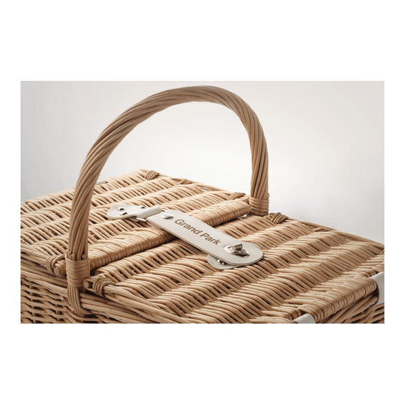 Wicker picnic basket 4 people